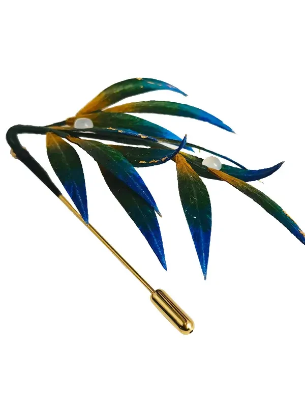 Full-length silk leaf brooch with pearls and golden pin